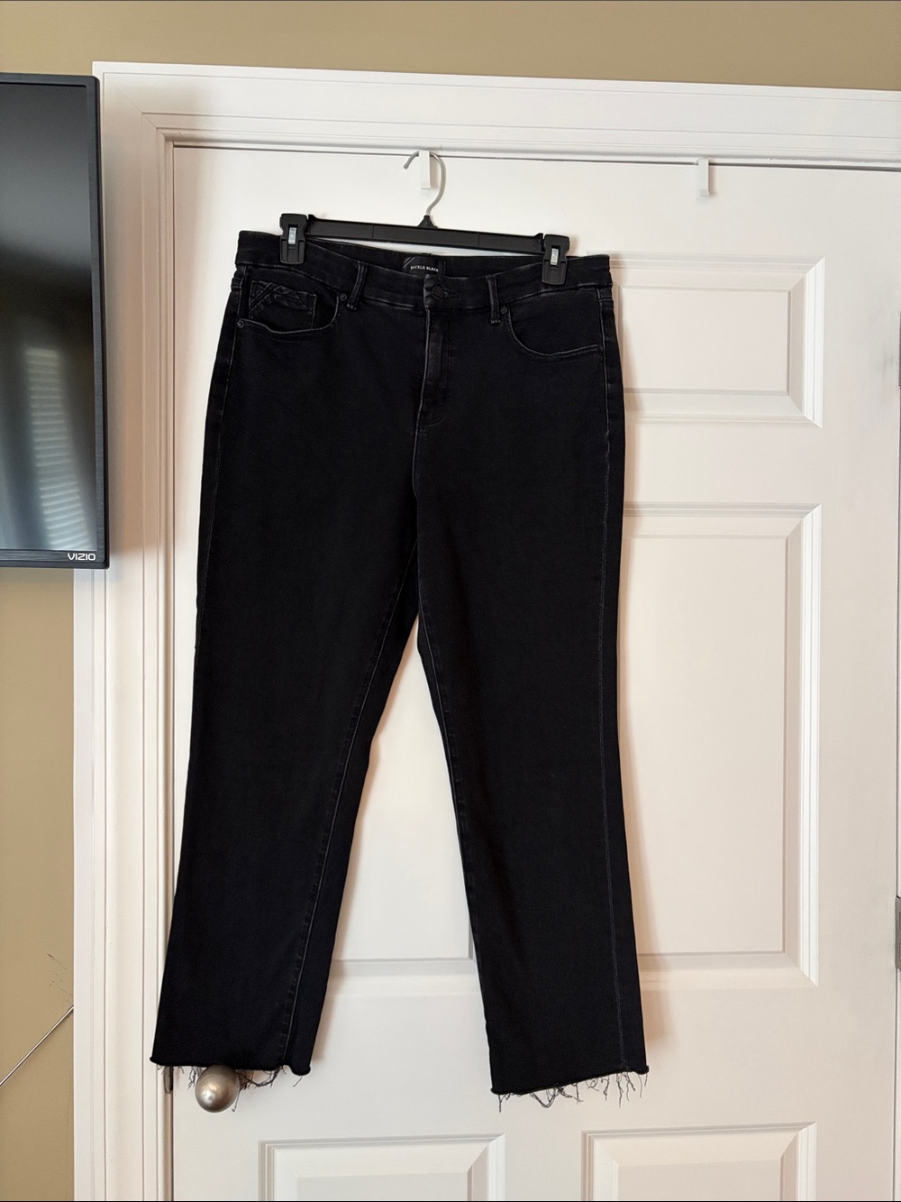 NWOT buckle black cropped jeans